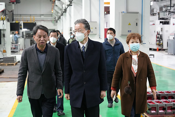 宁波市常务副市长华伟一行参观调研半岛（中国）智能